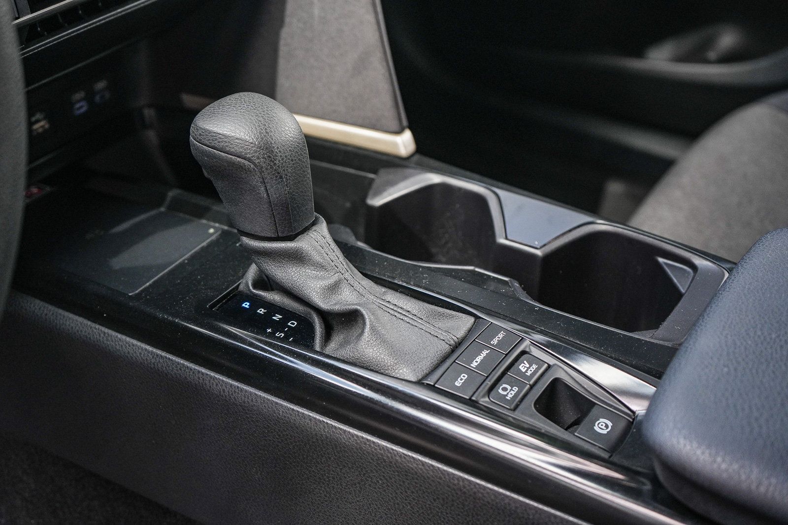 Used 2025 Toyota Camry LE FWD image 19