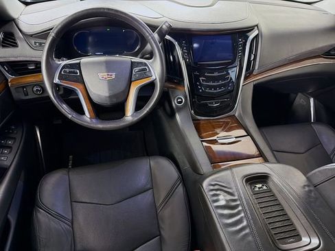 Used 2018 Cadillac Escalade ESV Luxury AWD/4WD image 26