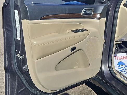 Used 2014 Jeep Grand Cherokee Limited image 12