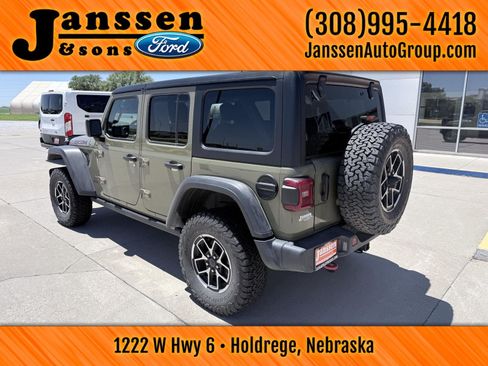 Used 2025 Jeep Wrangler Unlimited Rubicon w/ Convenience Group AWD/4WD image 8