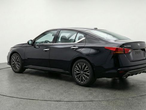 Used 2025 Nissan Altima 2.5 SV FWD image 6
