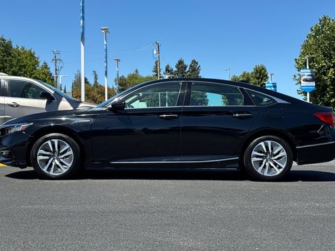 Used 2019 Honda Accord Touring image 2
