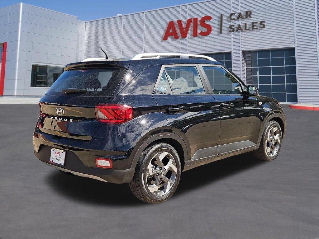 Used 2026 Hyundai Venue SEL FWD image 5