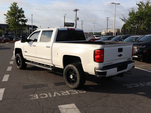 Used 2019 Chevrolet Silverado 2500 High Country w/ Duramax Plus Package AWD/4WD image 8