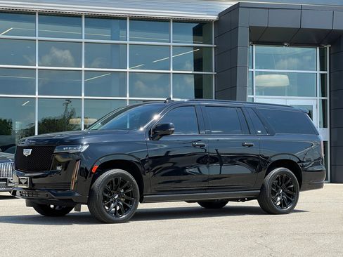 Used 2023 Cadillac Escalade ESV Sport Platinum w/ LPO, ONYX Package AWD/4WD image 12