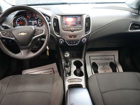 Used 2019 Chevrolet Cruze LT FWD image 36