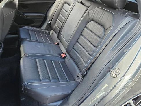 Used 2019 Volkswagen Golf image 18