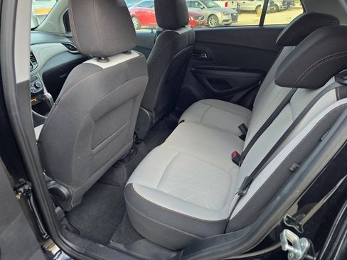 Used 2020 Chevrolet Trax LT FWD image 12