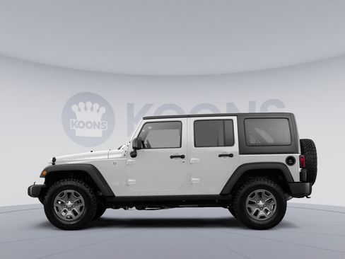 Used 2016 Jeep Wrangler Unlimited Sahara w/ Dual Top Group AWD/4WD image 2