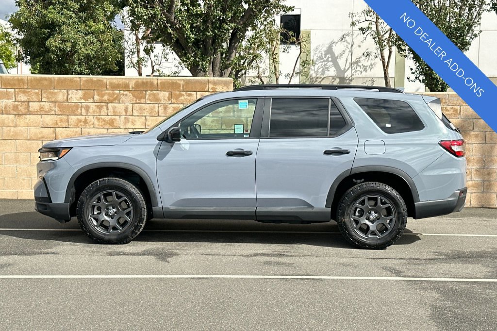Certified 2025 Honda Pilot TrailSport image 7