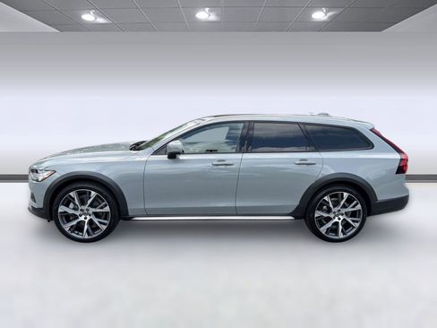Certified 2025 Volvo V90 B6 Cross Country Ultra AWD/4WD image 2
