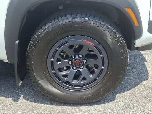 Certified 2025 Nissan Frontier PRO-4X w/ Pro Convenience Package AWD/4WD image 9