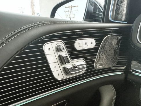 Used 2022 Mercedes-Benz Maybach GLS 600 4MATIC image 22