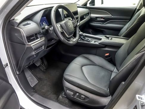 Certified 2026 Toyota Grand Highlander XLE image 9