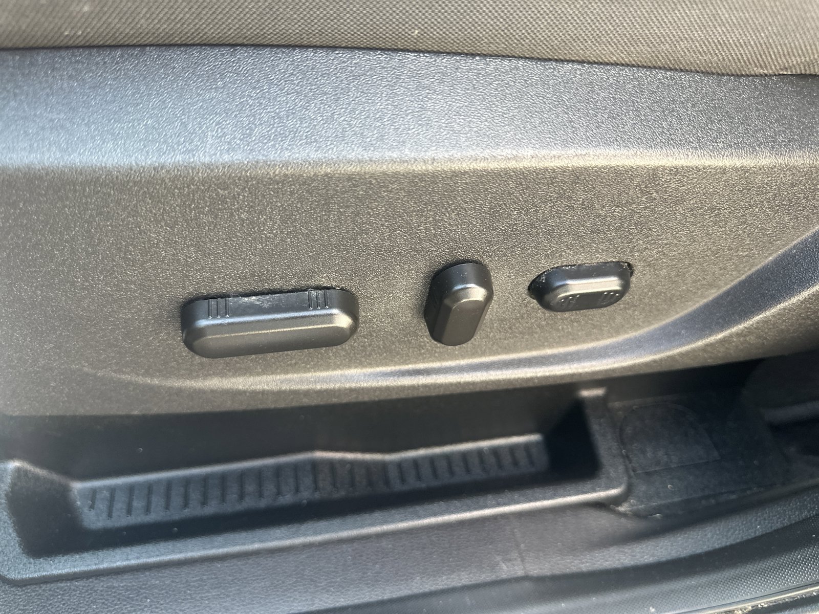 Used 2017 Ford Escape SE FWD image 18