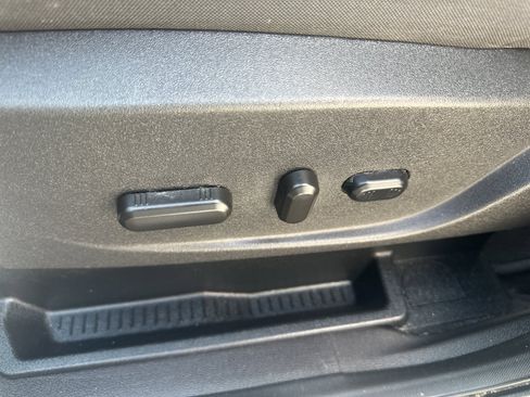 Used 2017 Ford Escape SE FWD image 18