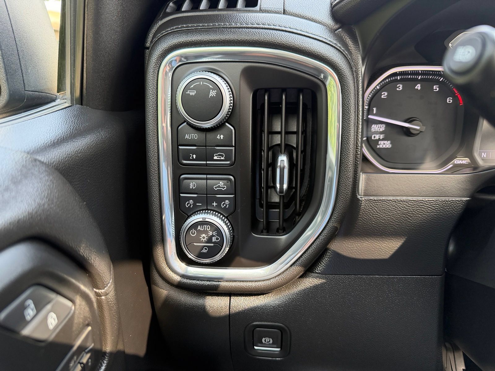 Used 2019 GMC Sierra 1500 SLT w/ SLT Premium Plus Package AWD/4WD image 12