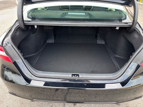 Used 2020 Toyota Camry SE w/ Sunroof Package image 33