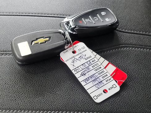 Used 2023 Chevrolet Traverse LT image 29