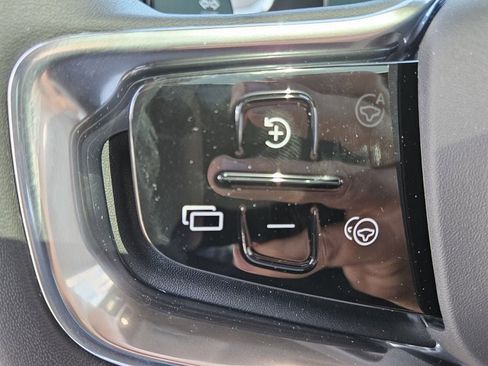 New 2025 Volvo EX90 Plus AWD/4WD image 33