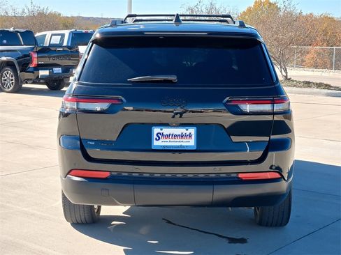 Used 2023 Jeep Grand Cherokee L Altitude image 7