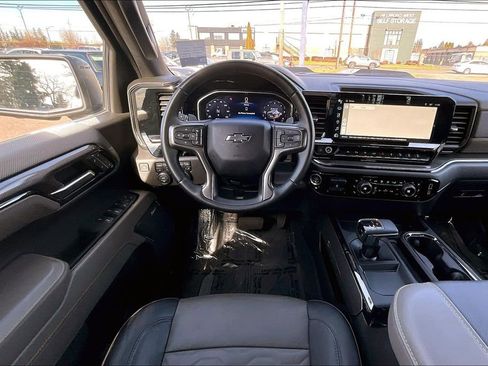 Used 2024 Chevrolet Silverado 1500 ZR2 image 7
