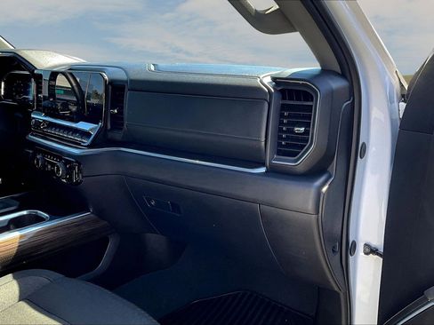 Used 2025 Chevrolet Silverado 1500 RST AWD/4WD image 18