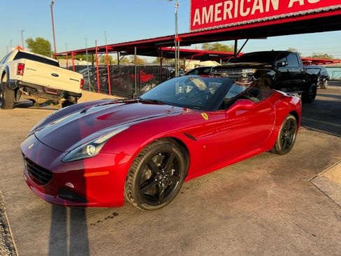 Used 2015 Ferrari California T image 3