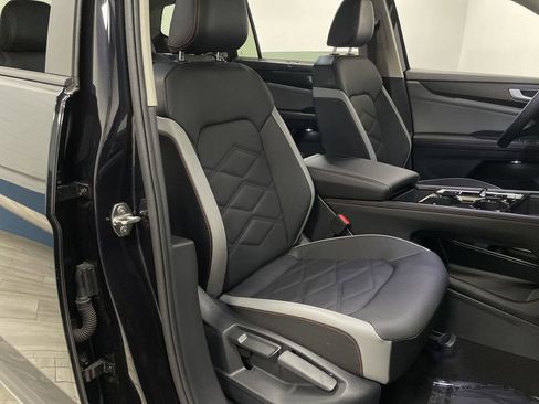 Used 2024 Volkswagen Atlas Peak Edition SE image 31