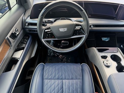 Certified 2026 Cadillac Vistiq Premium Luxury w/ LPO, Floor Liner Package AWD/4WD image 15