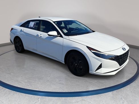 Used 2023 Hyundai Elantra Blue FWD image 3