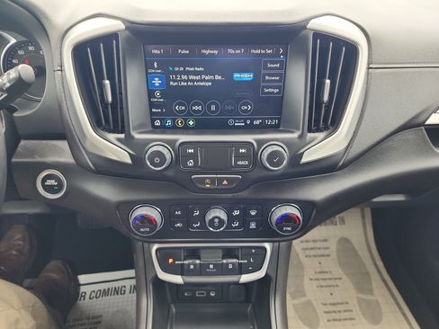 Certified 2024 GMC Terrain SLT AWD/4WD image 15