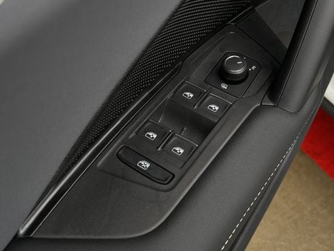 New 2026 Volkswagen Tiguan SE R-Line image 10