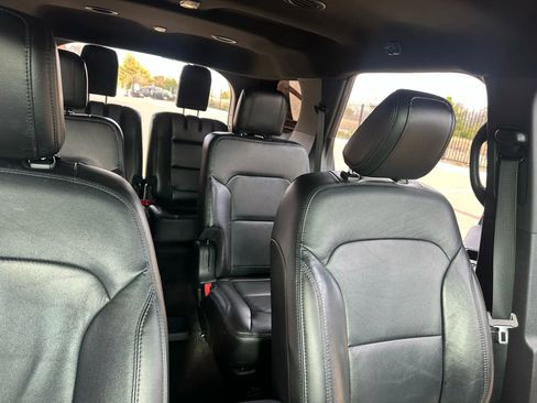 Used 2018 Ford Explorer XLT w/ Equipment Group 202A image 17