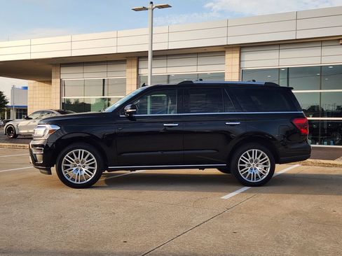 Used 2023 Ford Expedition Limited AWD/4WD image 4
