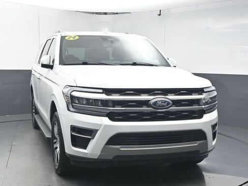Used 2024 Ford Expedition Limited image 3