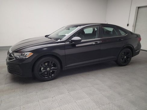 Used 2024 Volkswagen Jetta SE image 2