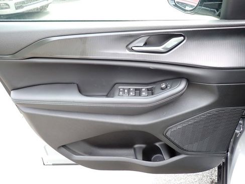 New 2025 Jeep Grand Cherokee Altitude image 15