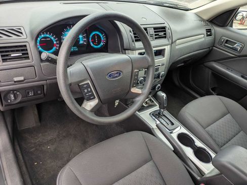 Used 2010 Ford Fusion SE image 2