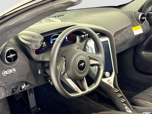 Used 2024 McLaren 750S Spider image 15