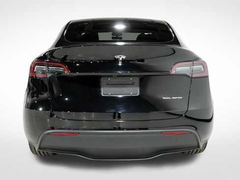 Used 2023 Tesla Model Y Long Range image 9
