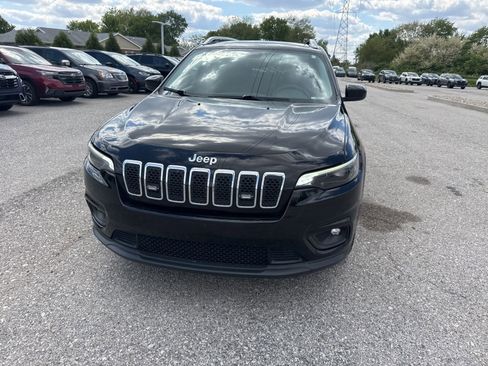 Used 2019 Jeep Cherokee Latitude Plus w/ Comfort/Convenience Group FWD image 3