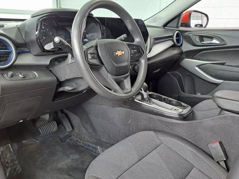 Used 2024 Chevrolet Trax LS w/ LS Convenience Package FWD image 8