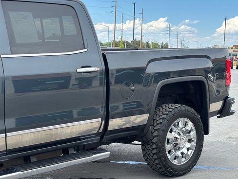 Used 2018 GMC Sierra 2500 Denali w/ Duramax Plus Package AWD/4WD image 7