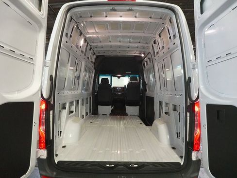 Used 2024 Mercedes-Benz Sprinter 2500 w/ Acoustic Package image 22