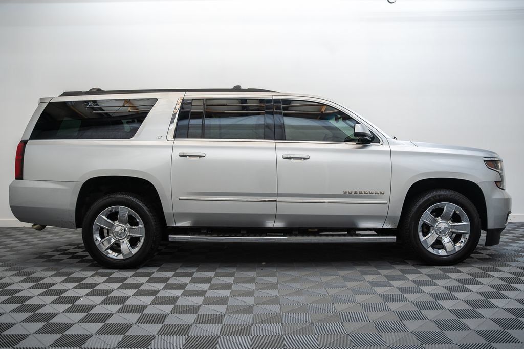 Used 2018 Chevrolet Suburban LT w/ LT Signature Package AWD/4WD image 4