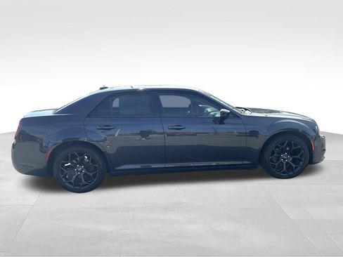 Used 2019 Chrysler 300 Touring w/ Sport Appearance Package RWD image 12