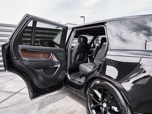 Used 2025 Land Rover Range Rover Long Wheelbase SE image 23