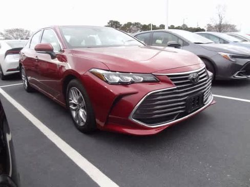 Used 2022 Toyota Avalon XLE image 3