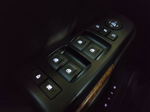 Used 2019 Chevrolet Suburban Premier AWD/4WD image 27